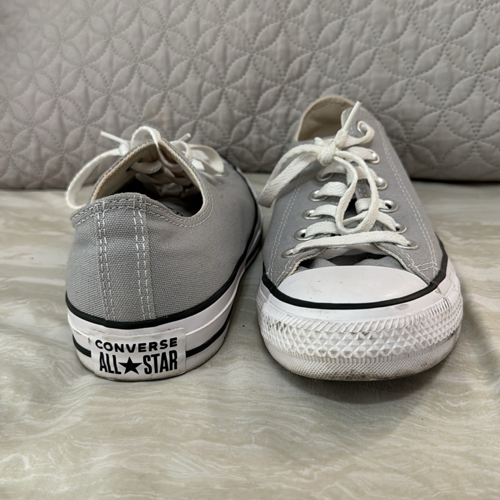 Grey converse in great condition W:9 M:7